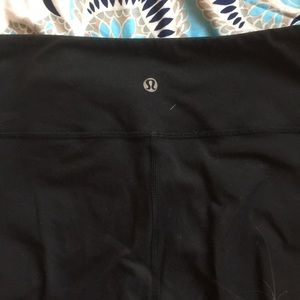 Lululemon Black full length Wunder Under leggings